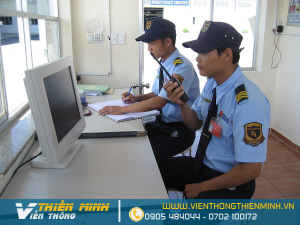 máy bộ đàm là dụng cụ cần thiết dùng cho bảo vệ