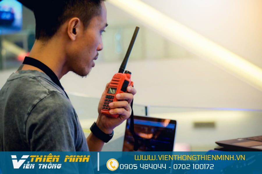 bộ đàm dùng trong tổ chức sự kiện
