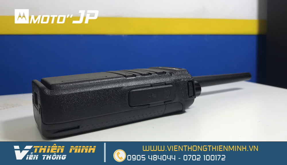 Mặt hông bên phải motorola JP-A1